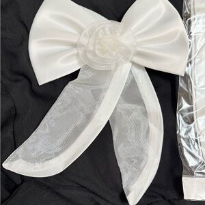 New Bridal Accessories Bundle - Veil, Gloves & Bow